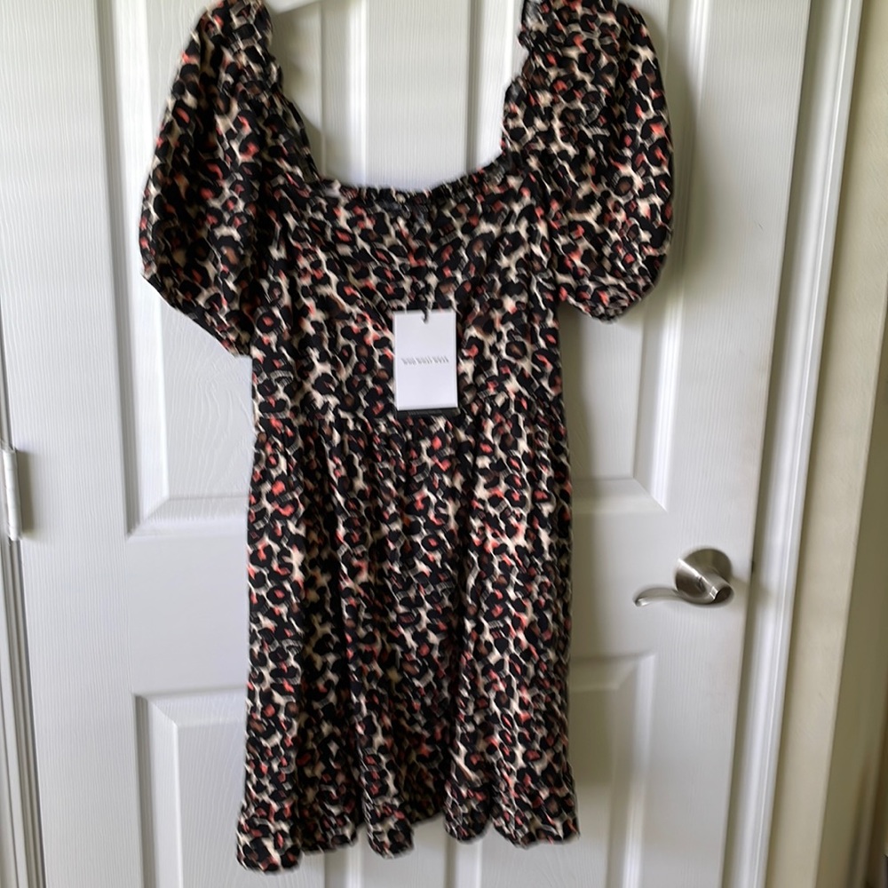 Women’s dress short with front buttons and pockets brand new with tags